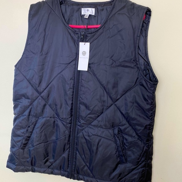 NWT Lightweight Quilted Vest that is a Oversized and Modern Fit Black Size S/M - Picture 1 of 8